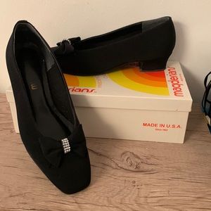 Vintage Magdesians Sparkly Rhinestone Black Bow Heels 8WW